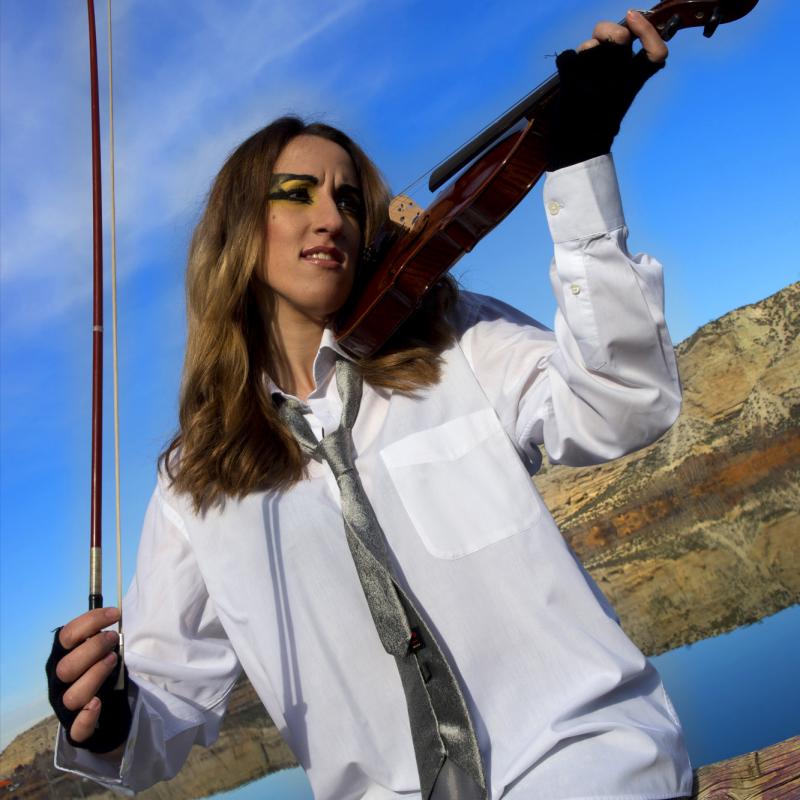 Sesión de fotos Sara: Violinista en El Campillo 4533-1