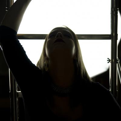  Entre el foco y la cámara