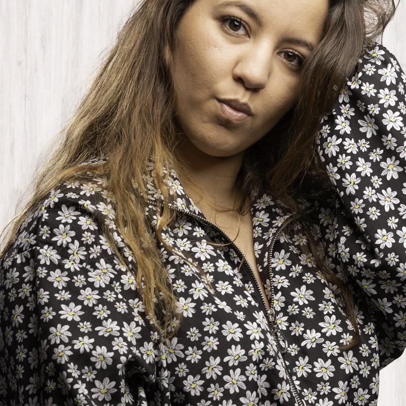 Sesión fotos Miriam: Camisa de flores 053