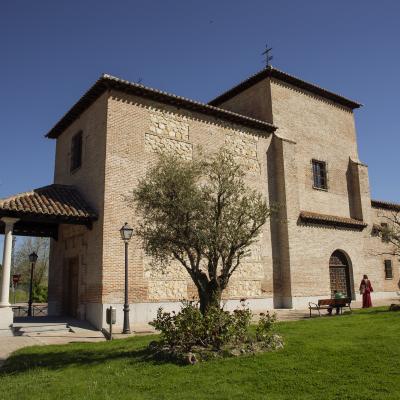  Una ermita en medio de una rotonda