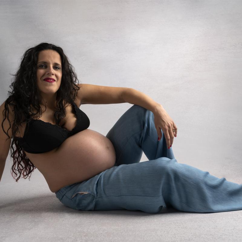 Fotografía de estudio de embarazada